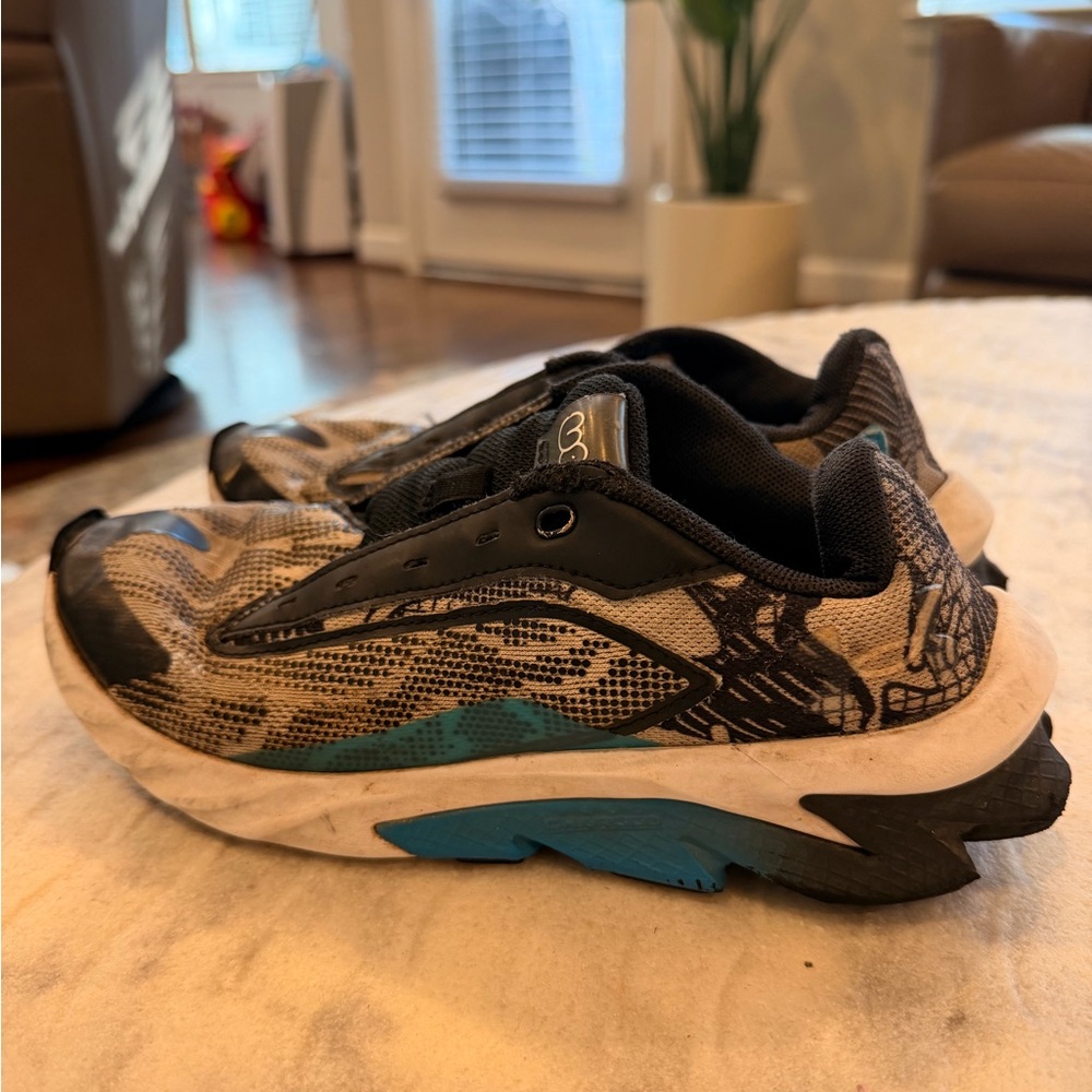Under Armour Kids Sneakers in Black and Blue